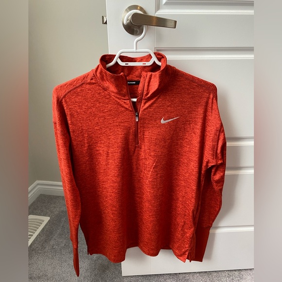 Nike Women’s Dri-Fit Running Shirt NWOT Size M - Picture 1 of 4